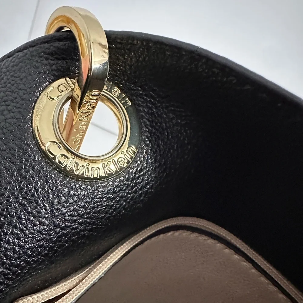 👜 Calvin Klein Purse – Black and Beige 👜